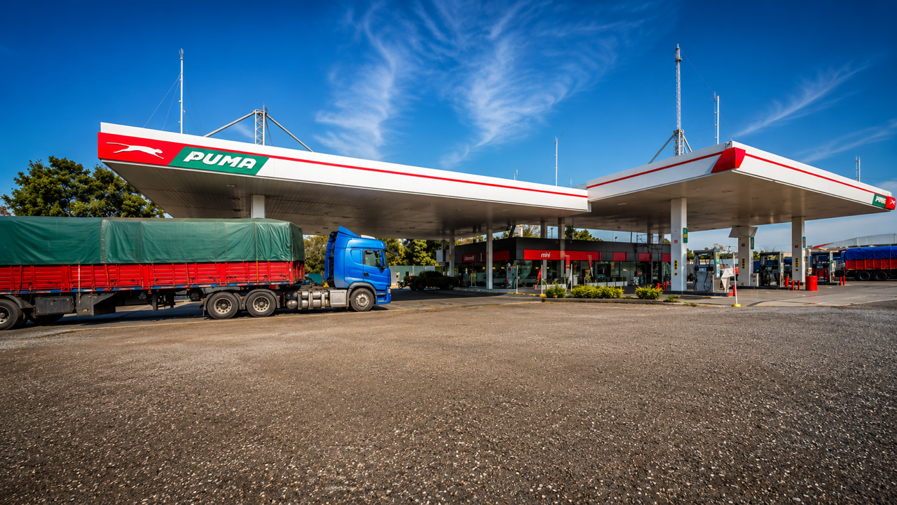Transporte de carga en estación Puma Cuirolo
